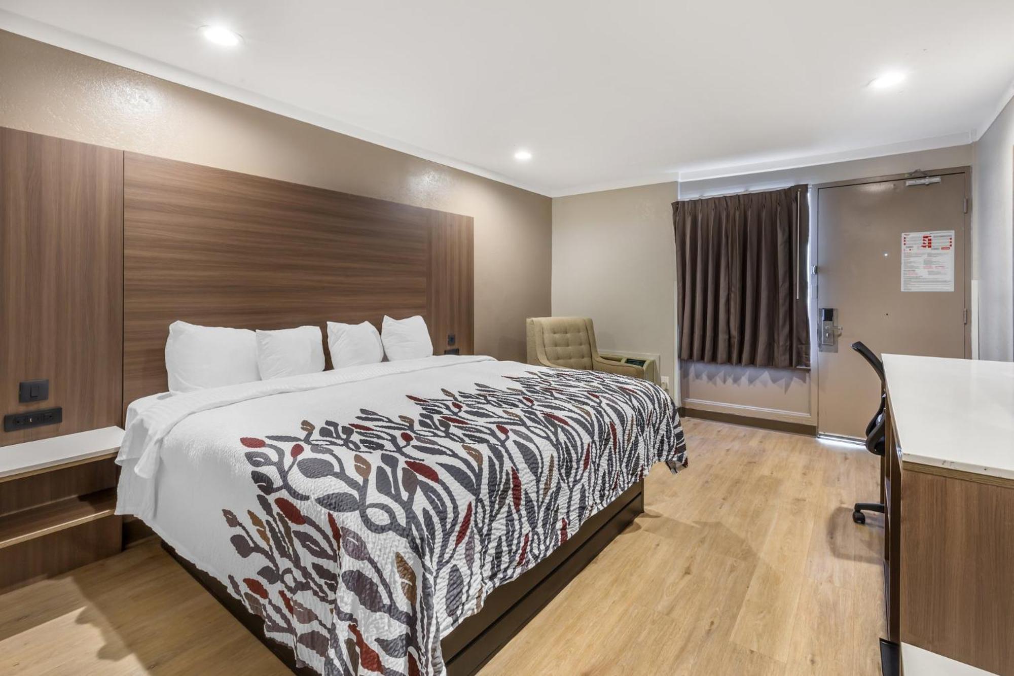 Red Roof Inn Raleigh Northeast - Downtown Екстериор снимка