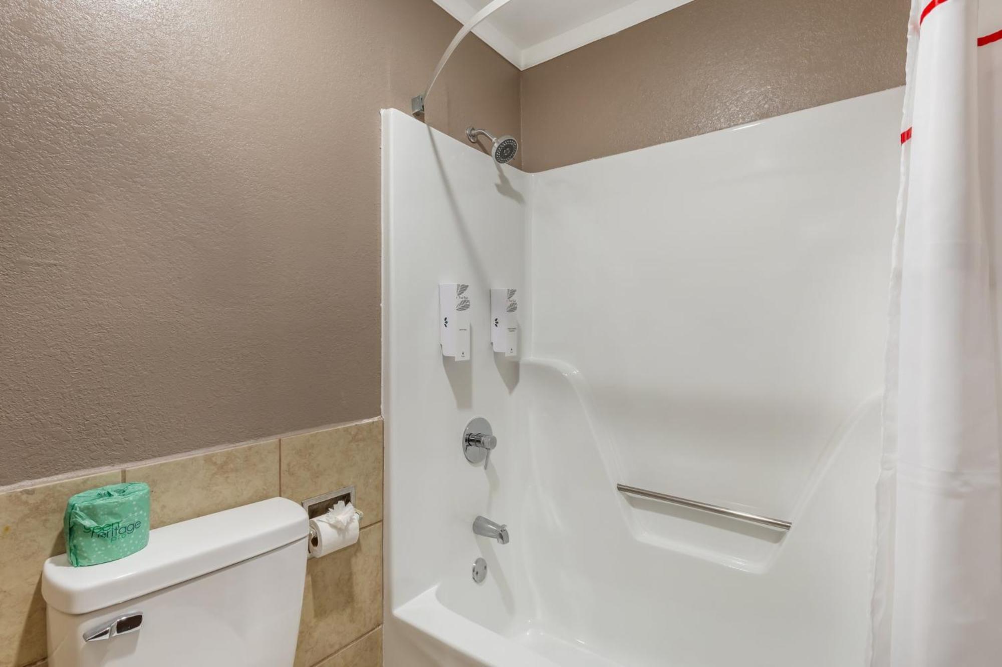 Red Roof Inn Raleigh Northeast - Downtown Екстериор снимка