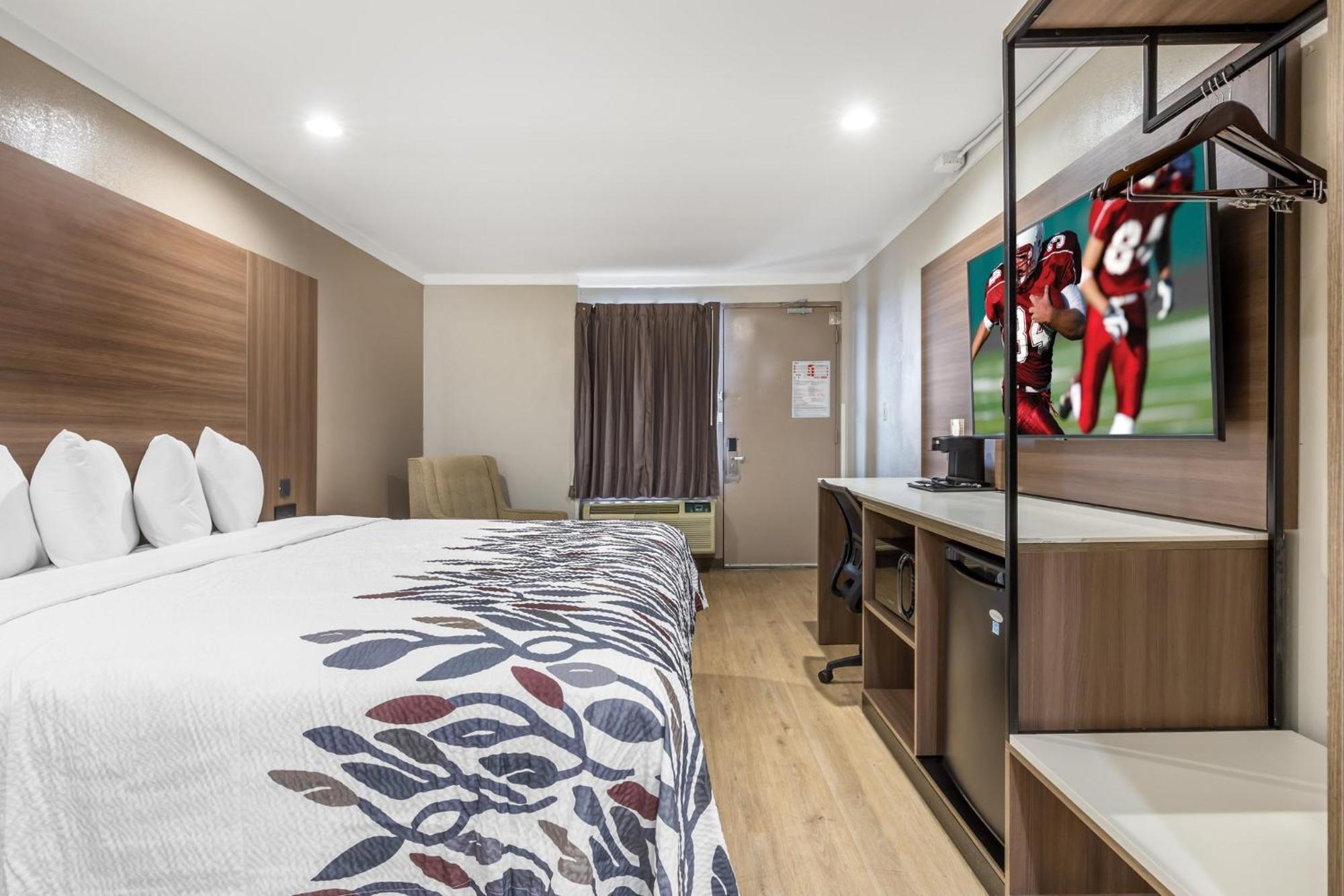 Red Roof Inn Raleigh Northeast - Downtown Екстериор снимка