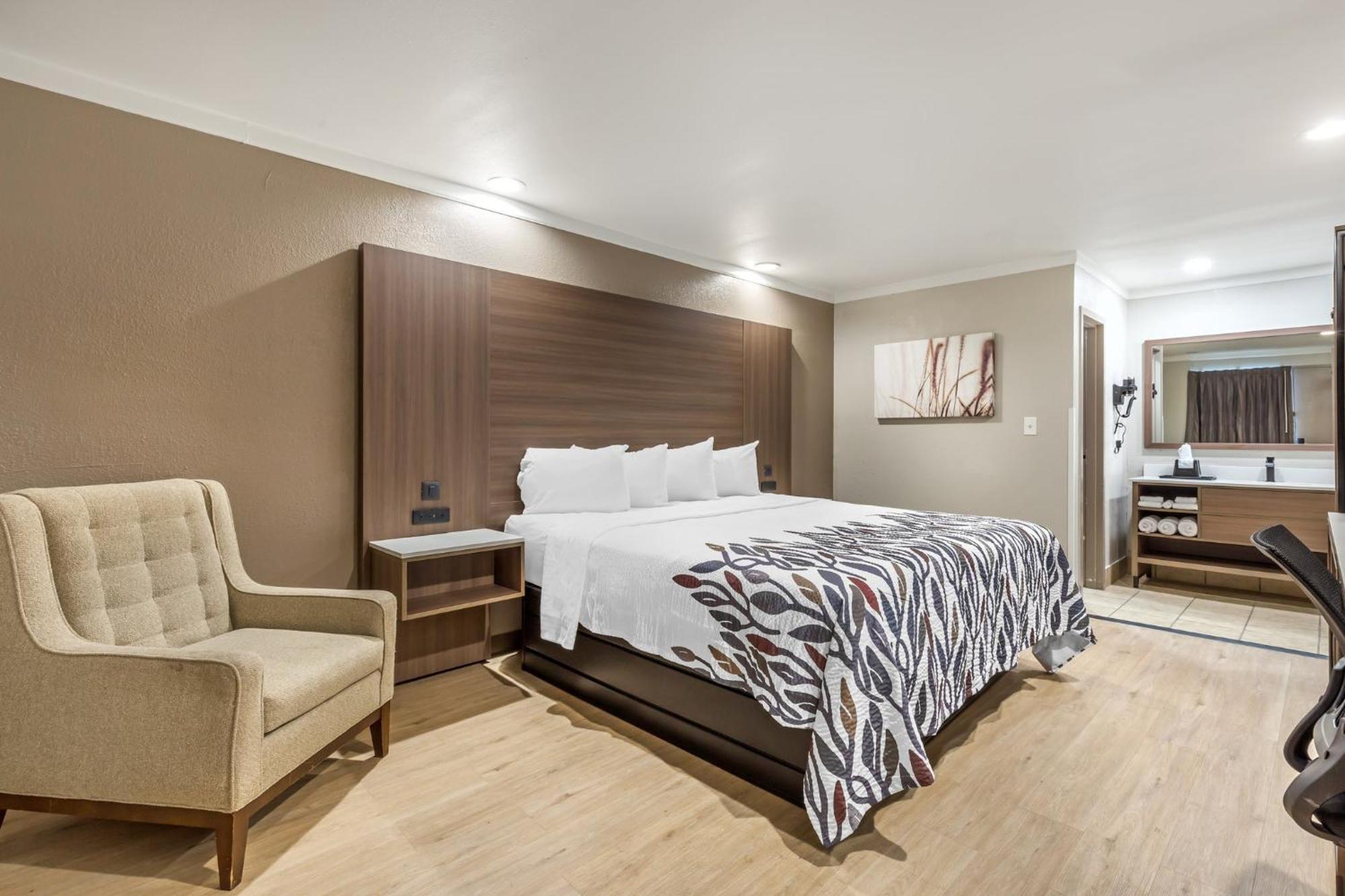 Red Roof Inn Raleigh Northeast - Downtown Екстериор снимка